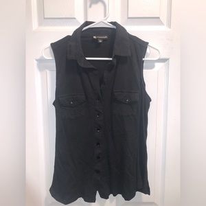 Black sleeveless button up tank.